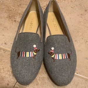 Light gray wool slip-on loafers with embroidered dachshunds